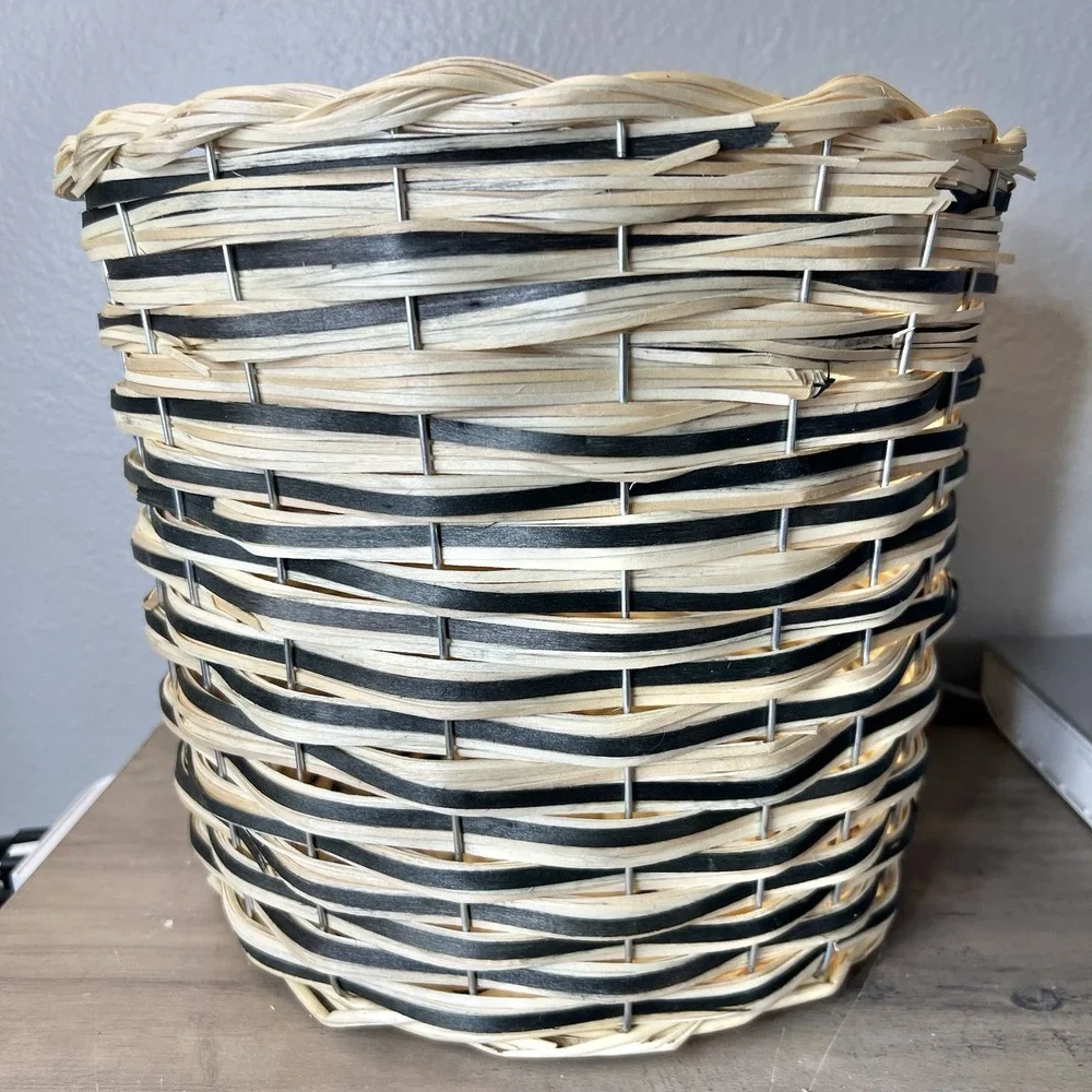 Vintage‎ Woven Wicker Basket 9.5